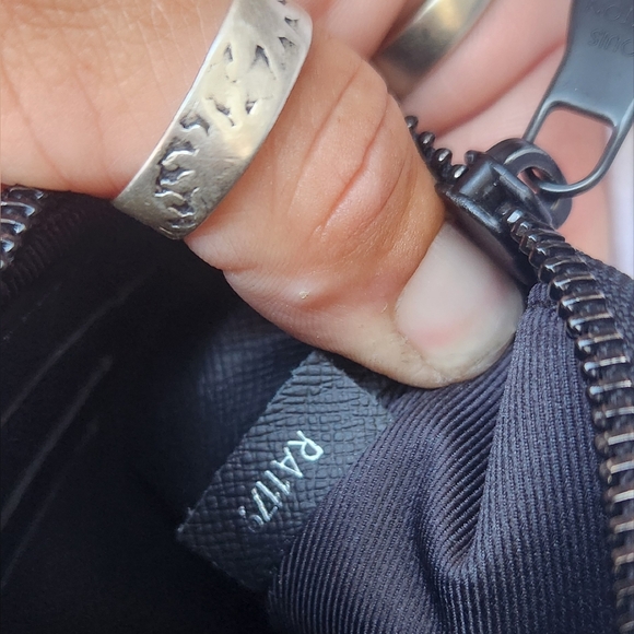 Monogram Logo Story Zipped Pouch - Picture 10 of 10